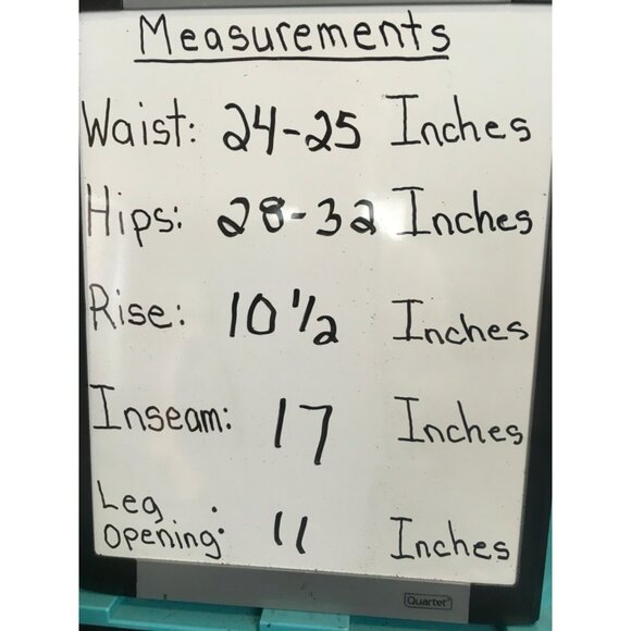 No Boundaries Capri Leggings Size XS Black w Tropical Pink Orange Flowers New - Picture 9 of 14